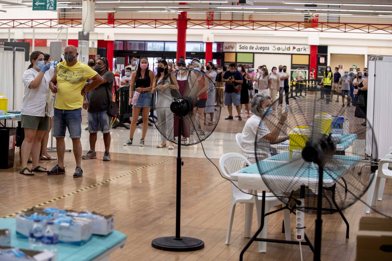 Fotos: Ventiladores en la vacunación de Cartagena