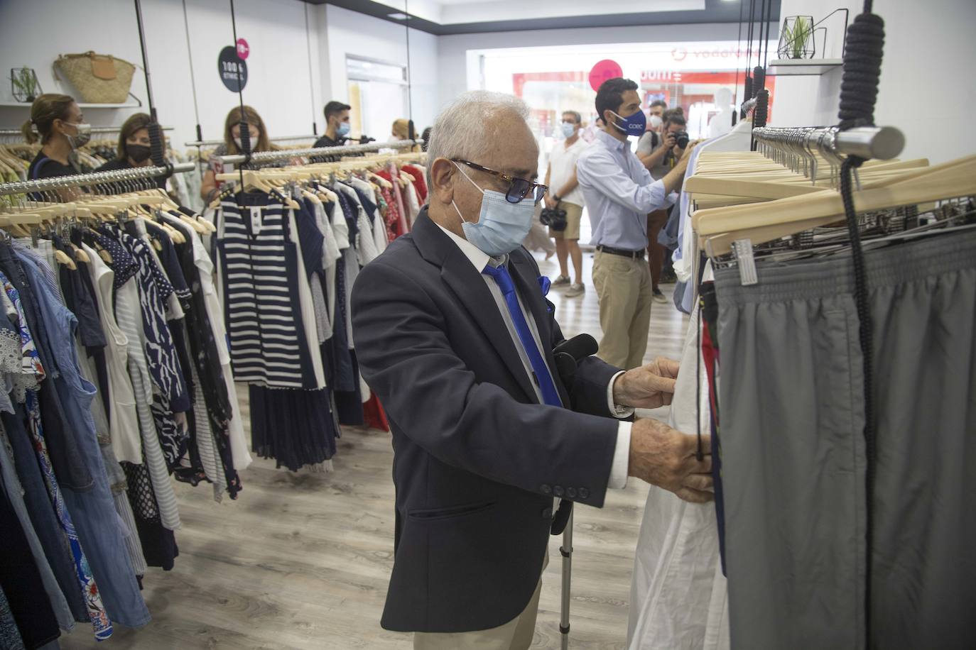 Fotos: Abre la primera tienda &#039;Moda Re-&#039; de Cáritas en Cartagena