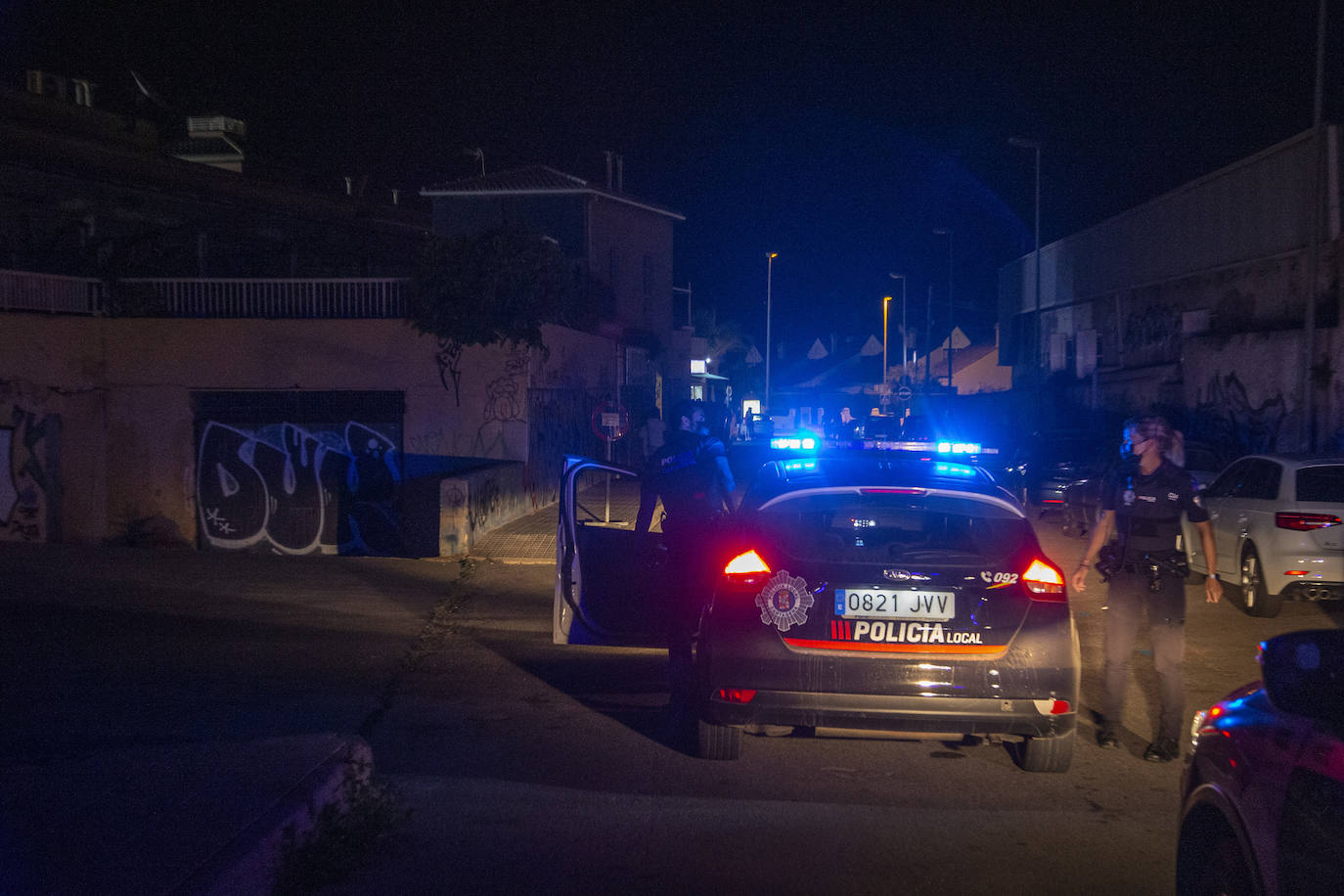 Fotos: El control policial no frena el botelleo ni las aglomeraciones en Cabo de Palos