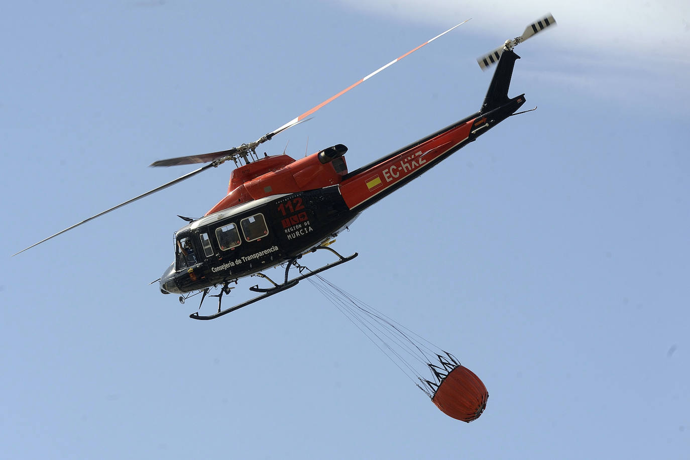 Fotos: Más de 50 coches, afectados por el incendio en un desguace de Molina de Segura
