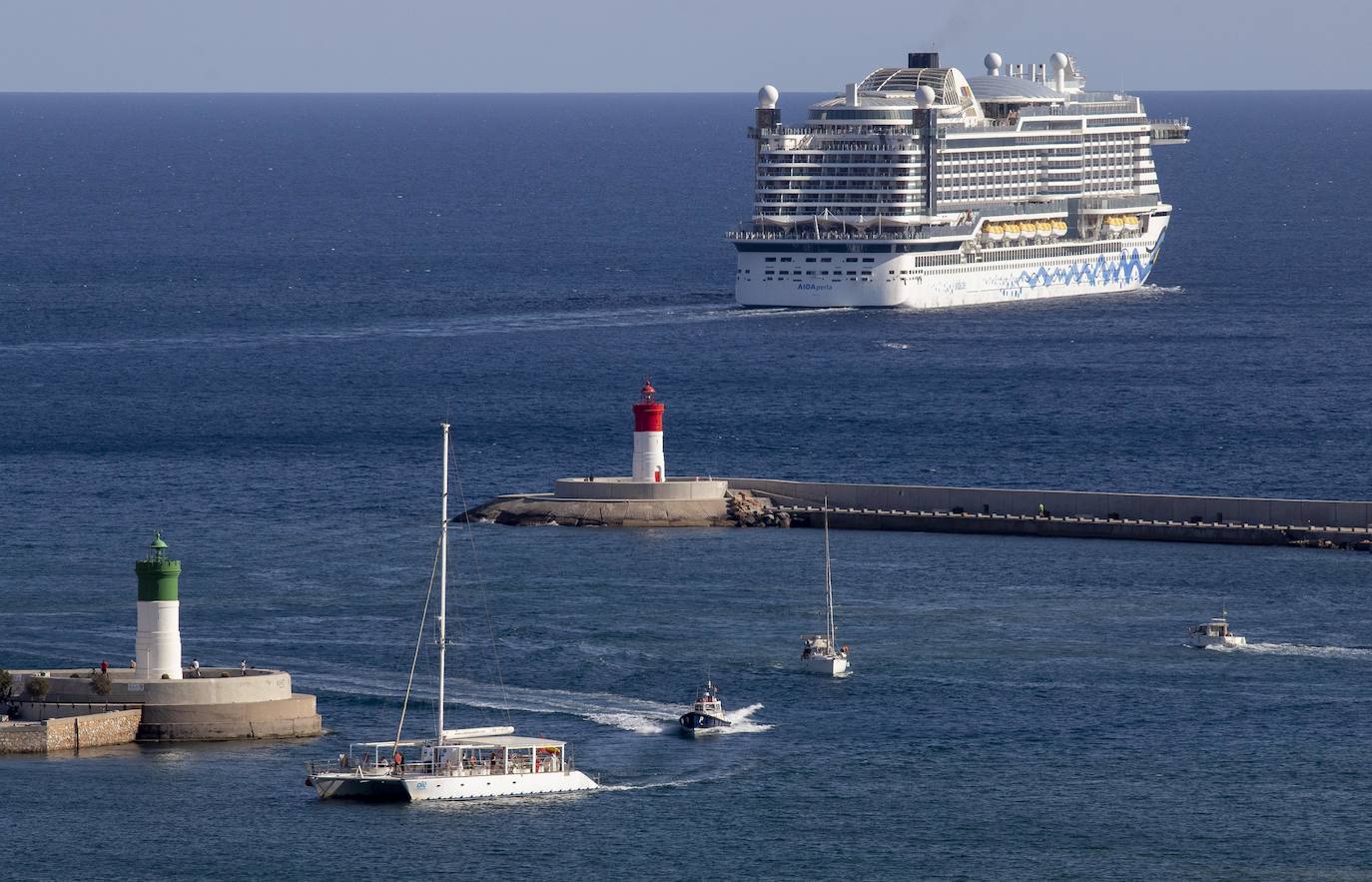 Fotos: El crucero Aída realiza la primera escala en el Puerto de Cartagena tras la pandemia