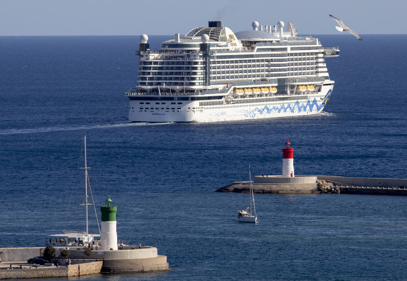 Fotos: El crucero Aída realiza la primera escala en el Puerto de Cartagena tras la pandemia