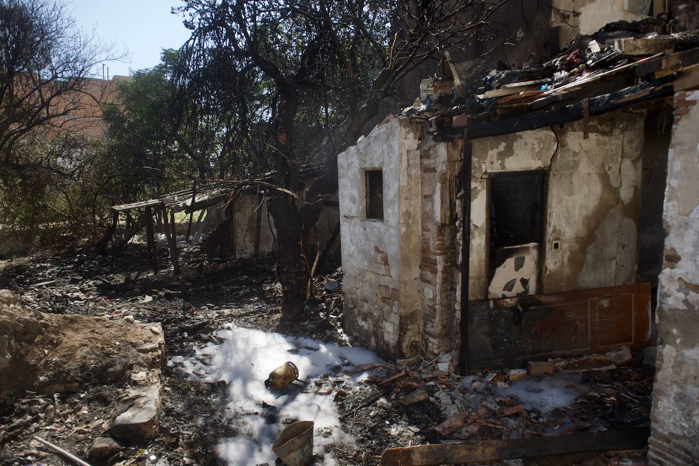 Fotos: Incendio en un huerto abandonado de Barriomar