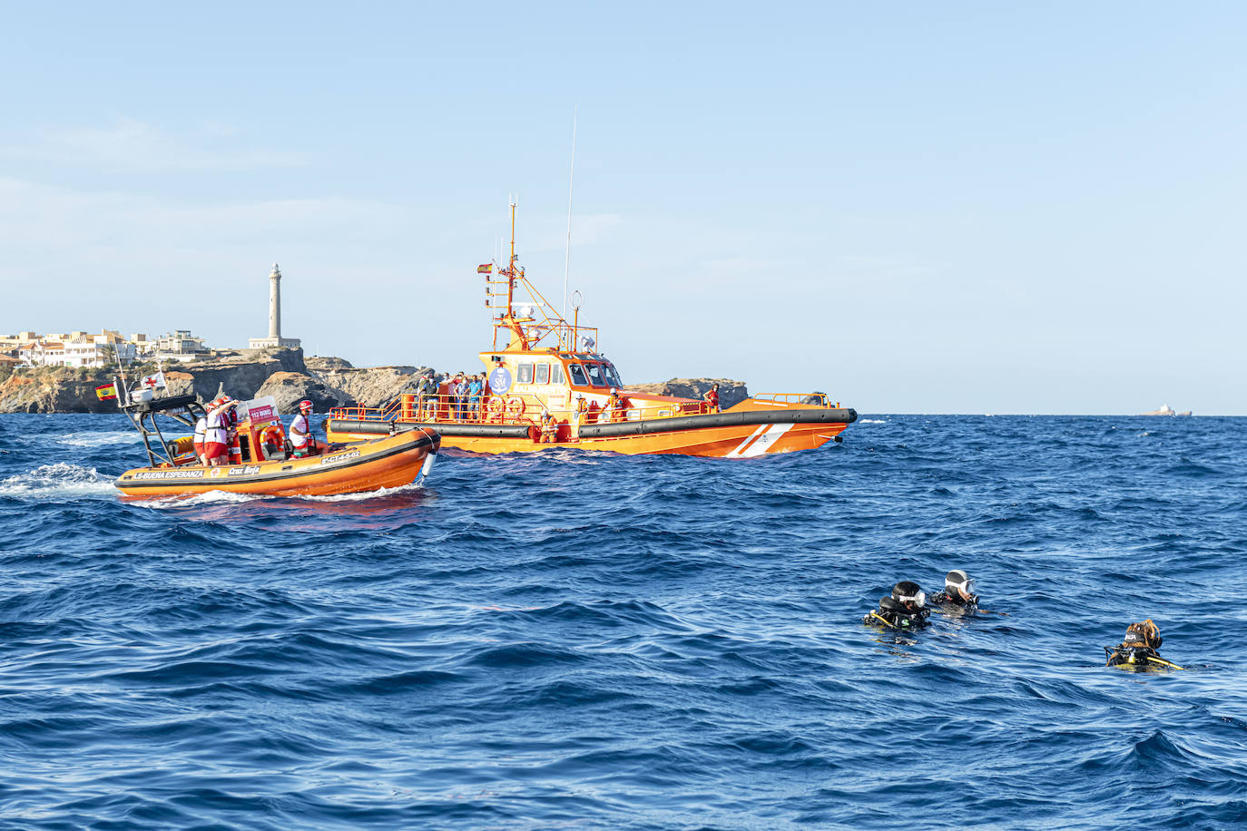 Fotos: Simulacro de un accidente de actividad subacuática en Cabo de Palos coordinado por Salvamento Marítimo