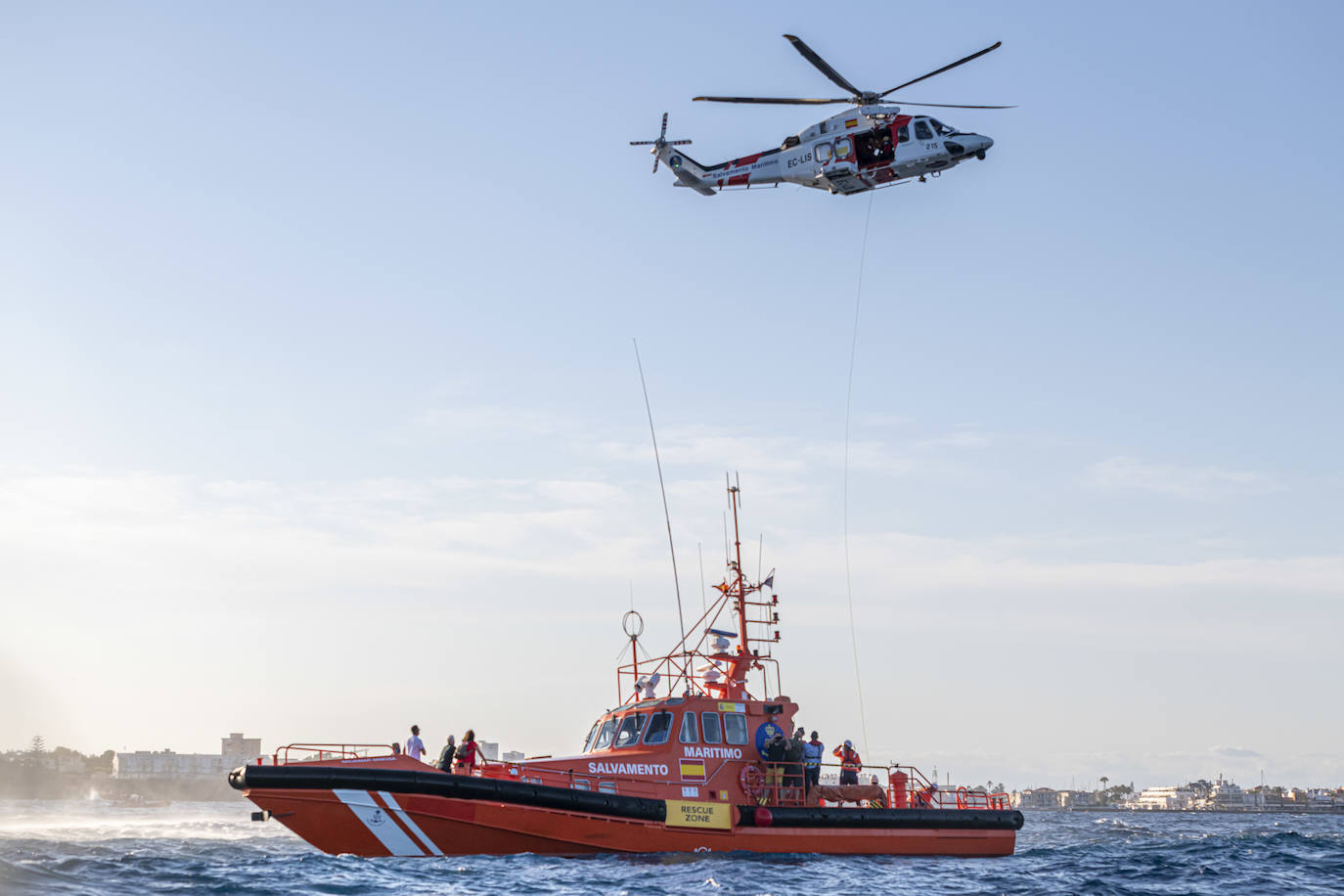 Fotos: Simulacro de un accidente de actividad subacuática en Cabo de Palos coordinado por Salvamento Marítimo
