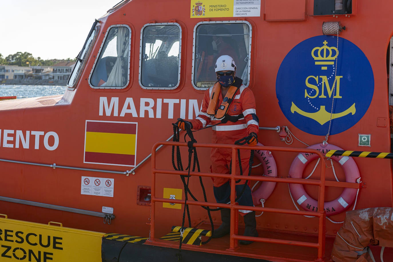 Fotos: Simulacro de un accidente de actividad subacuática en Cabo de Palos coordinado por Salvamento Marítimo