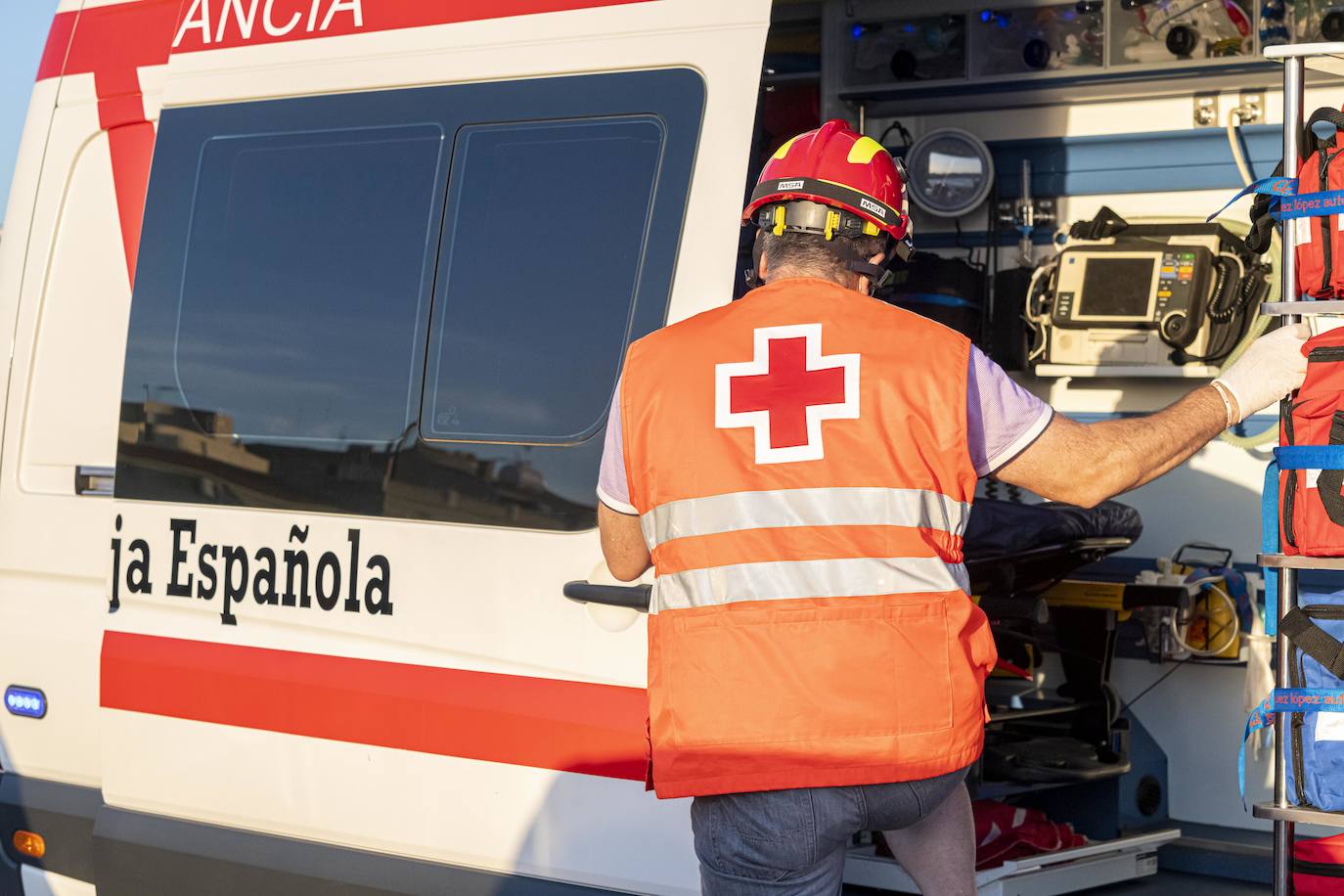 Fotos: Simulacro de un accidente de actividad subacuática en Cabo de Palos coordinado por Salvamento Marítimo