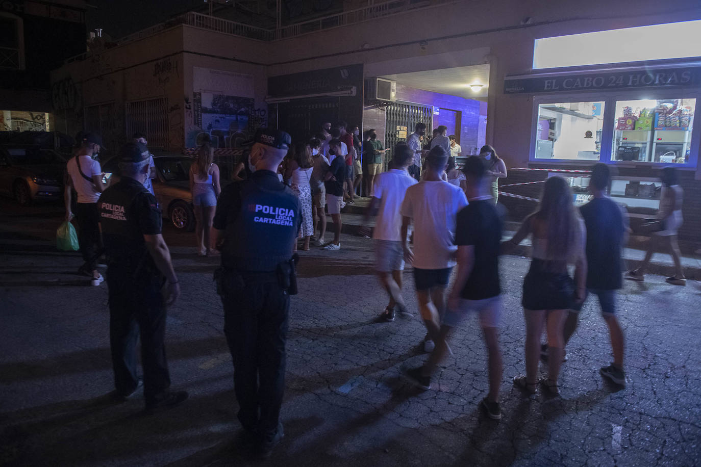 Fotos: Terrazas a rebosar en Cabo de Palos pese al aumento del dispositivo policial