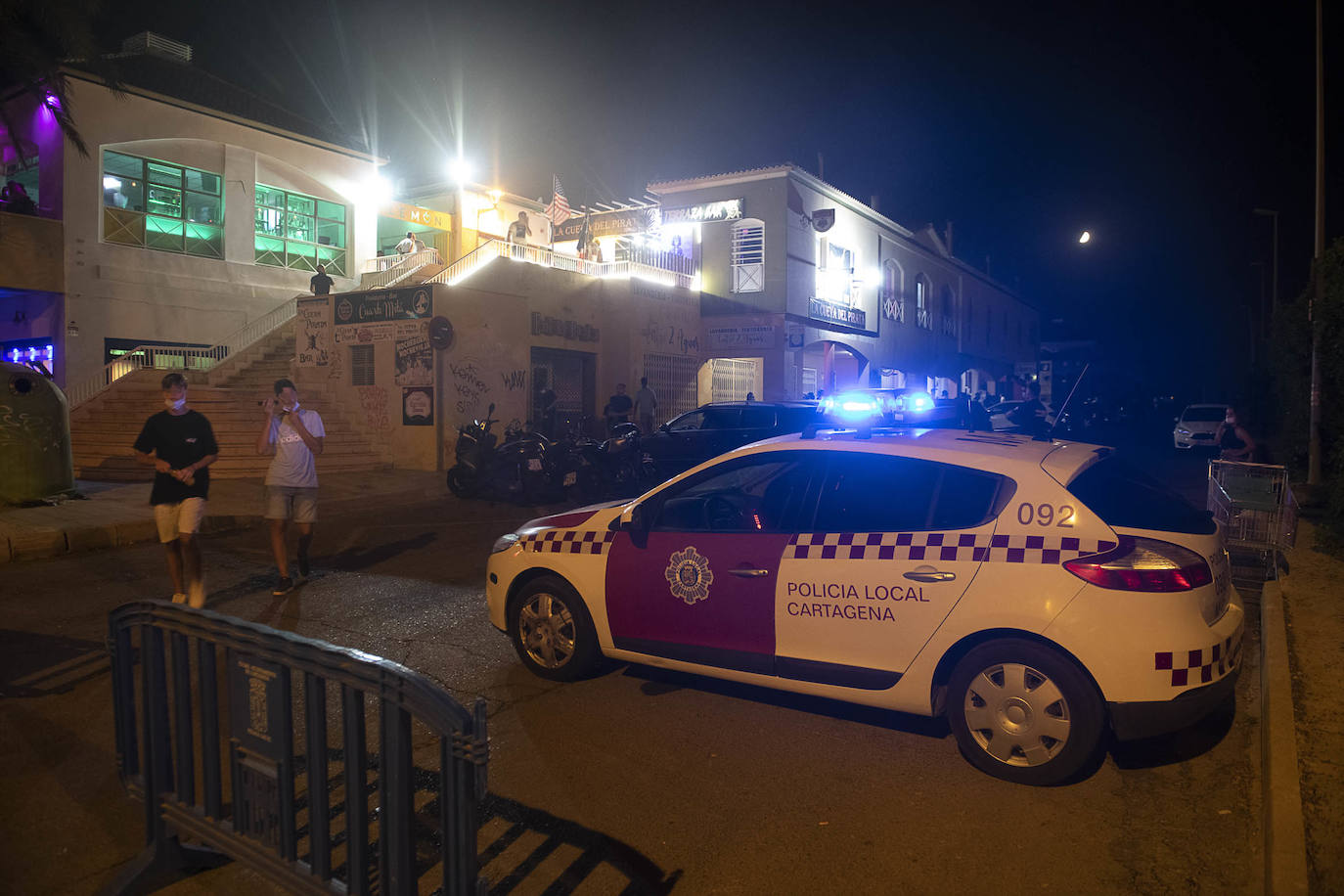 Fotos: Terrazas a rebosar en Cabo de Palos pese al aumento del dispositivo policial