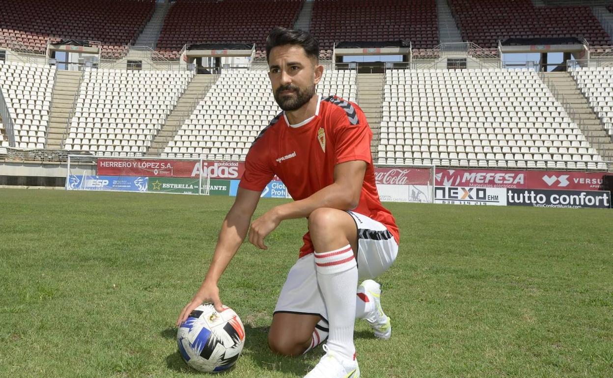 Presentación del nuevo jugador del Real Murcia, Javi Saura.