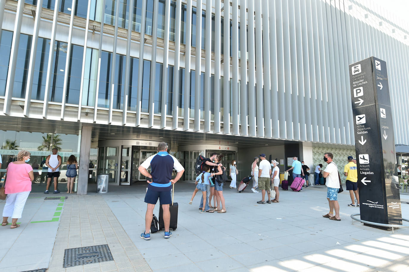 Fotos: El aeropuerto de la Región busca nuevas rutas con Madrid, Galicia, Francia y Alemania