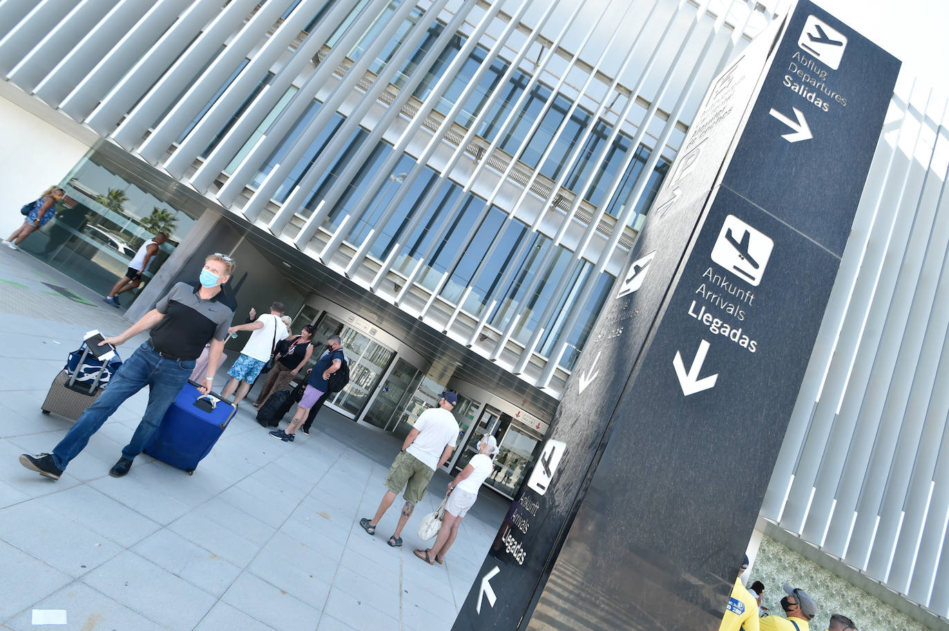 Fotos: El aeropuerto de la Región busca nuevas rutas con Madrid, Galicia, Francia y Alemania