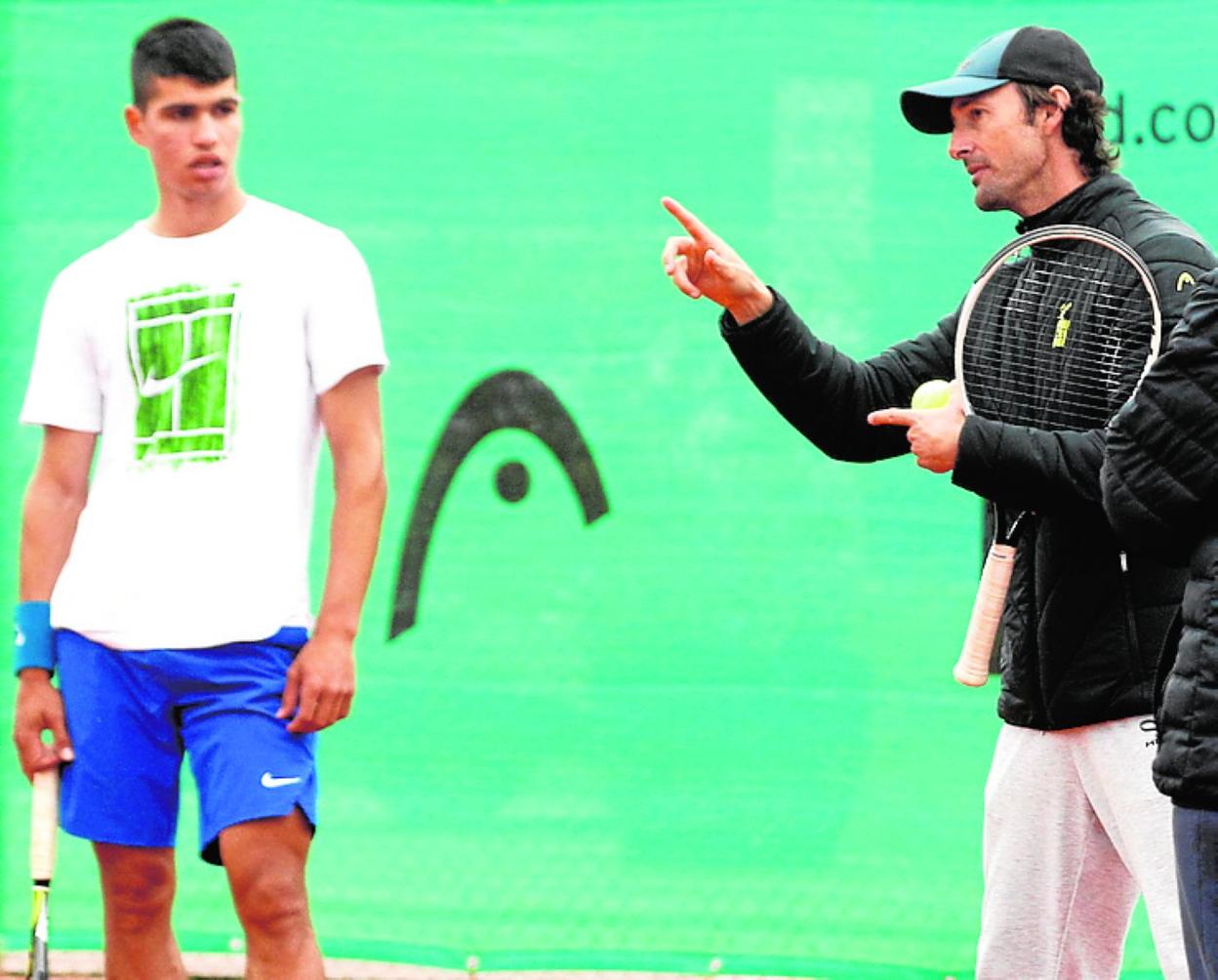 Carlos Alcaraz, a la izquierda, y Juan Carlos Ferrero.