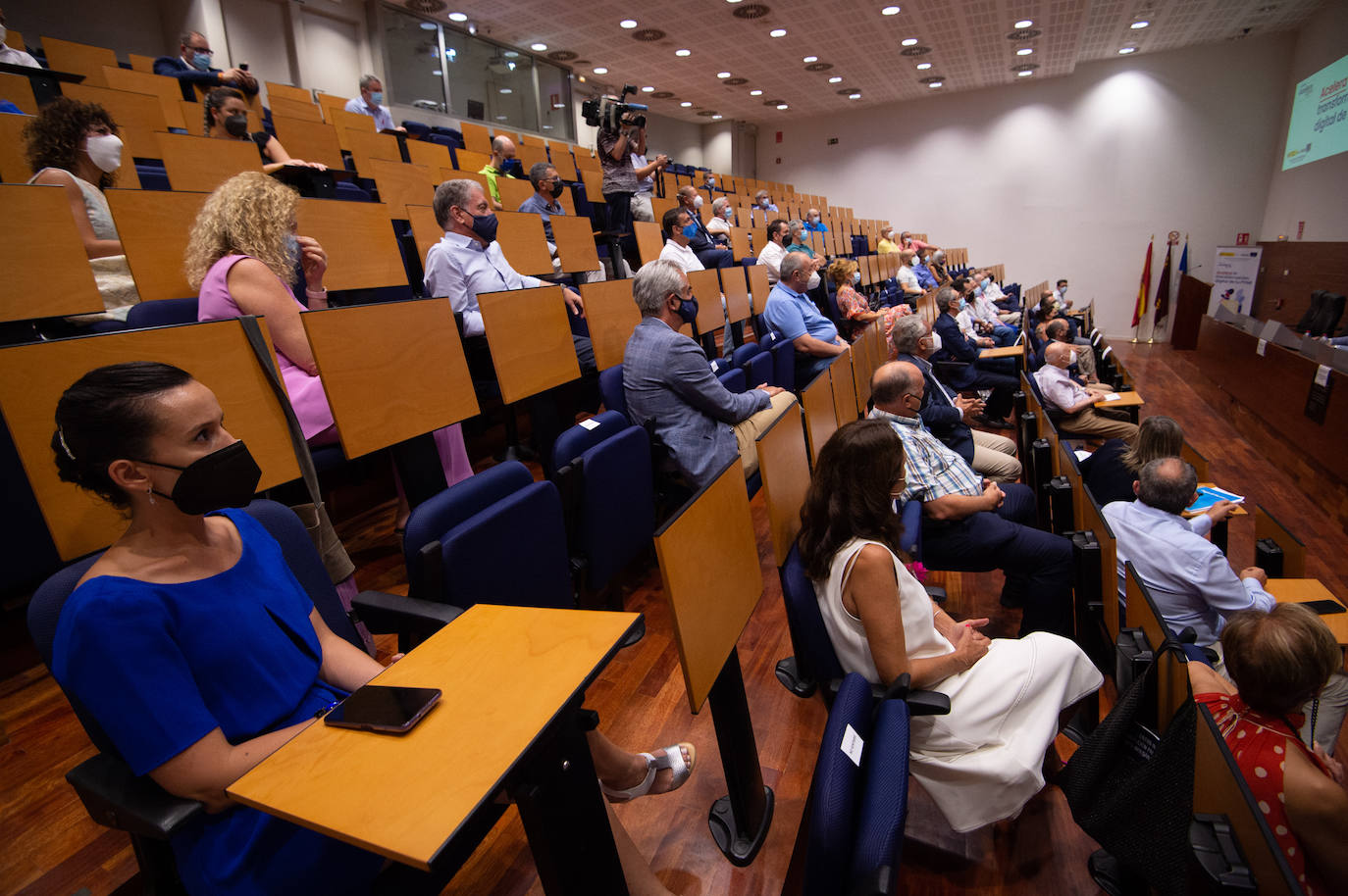 Fotos: Valle Miguélez preside la inauguración de la Oficina Acelera Pyme