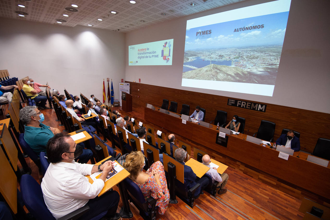 Fotos: Valle Miguélez preside la inauguración de la Oficina Acelera Pyme