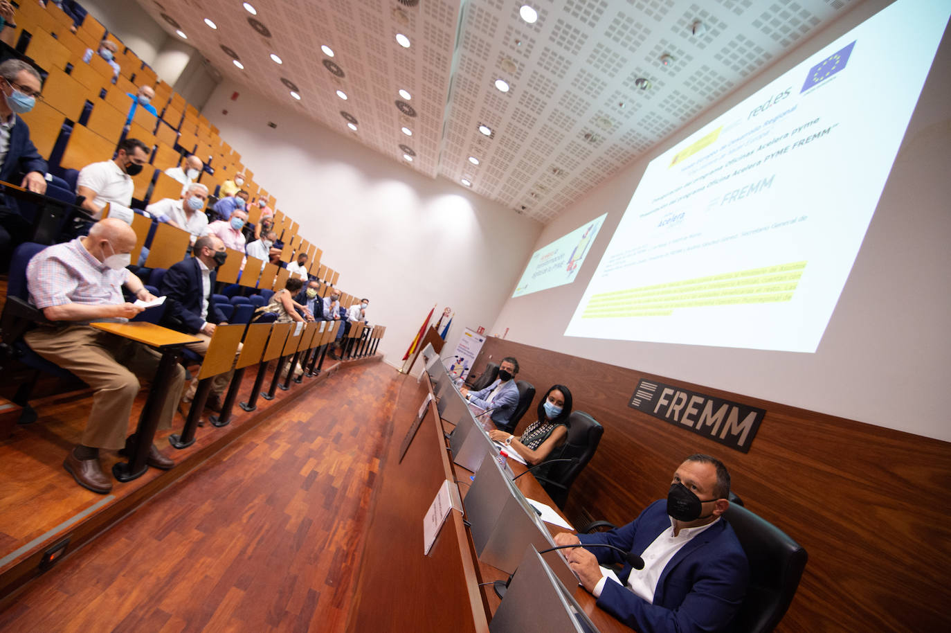 Fotos: Valle Miguélez preside la inauguración de la Oficina Acelera Pyme