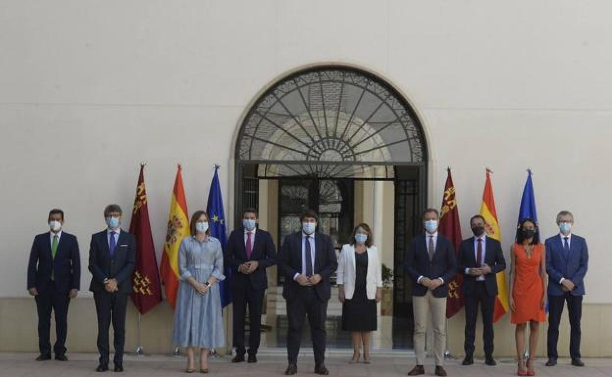 Posado tras el Consejo de Gobierno. 