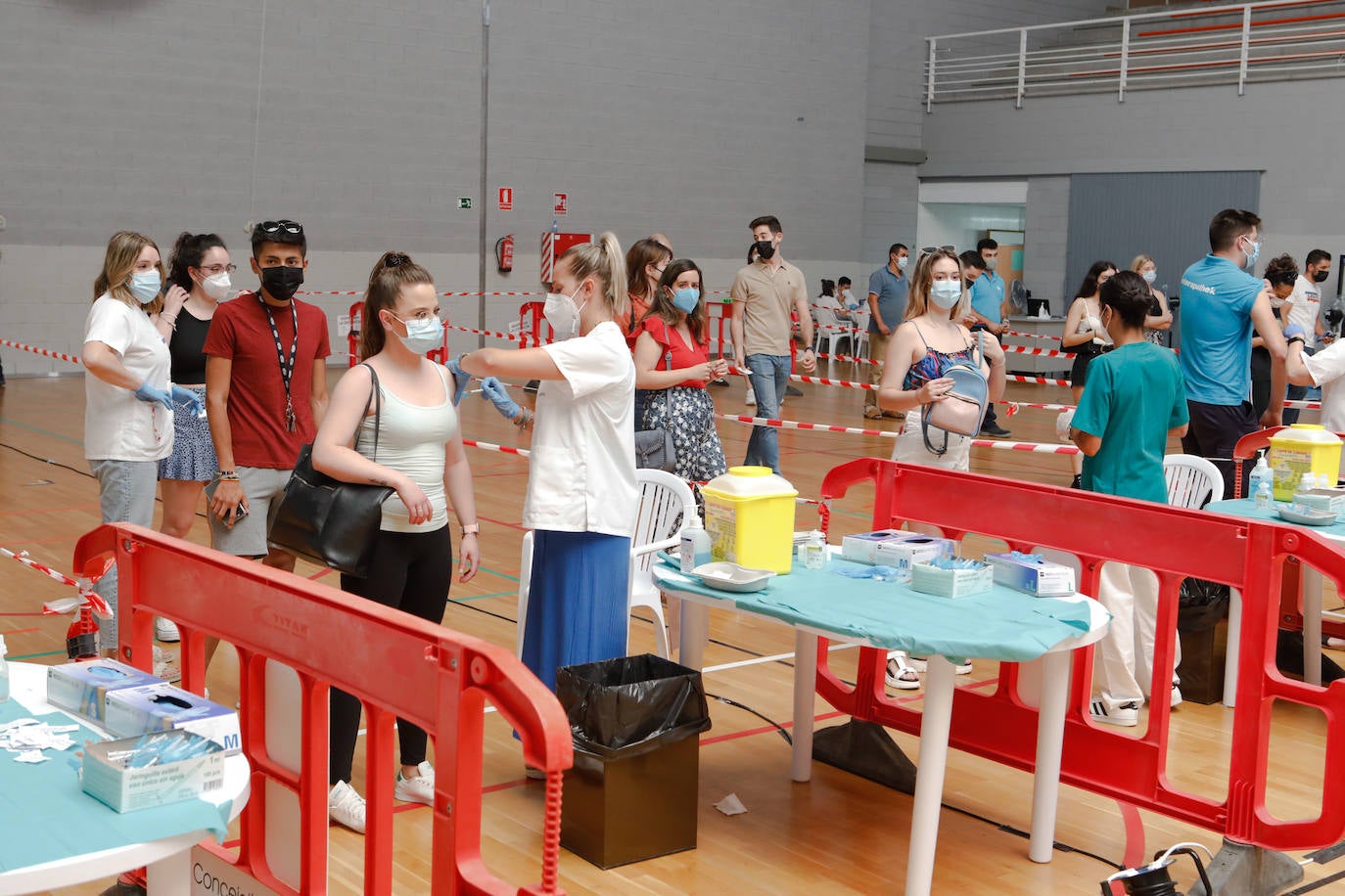 Fotos: Los jóvenes de Lorca se inmunizan contra la Covid