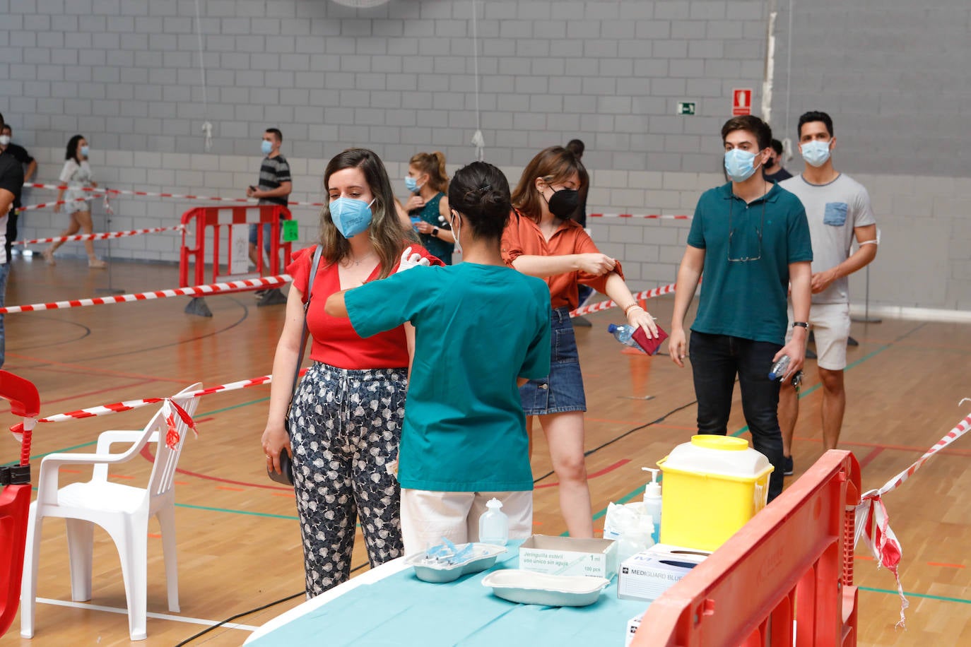 Fotos: Los jóvenes de Lorca se inmunizan contra la Covid