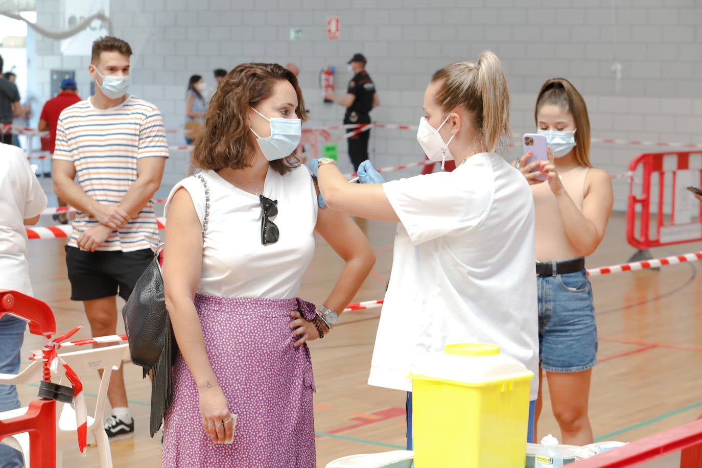 Fotos: Los jóvenes de Lorca se inmunizan contra la Covid