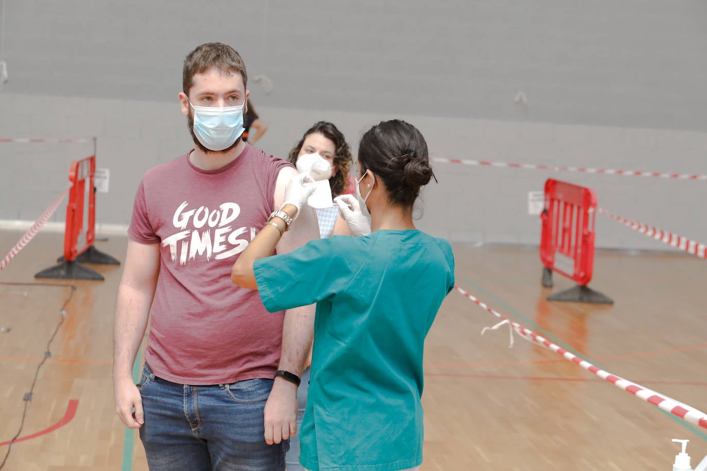 Fotos: Los jóvenes de Lorca se inmunizan contra la Covid