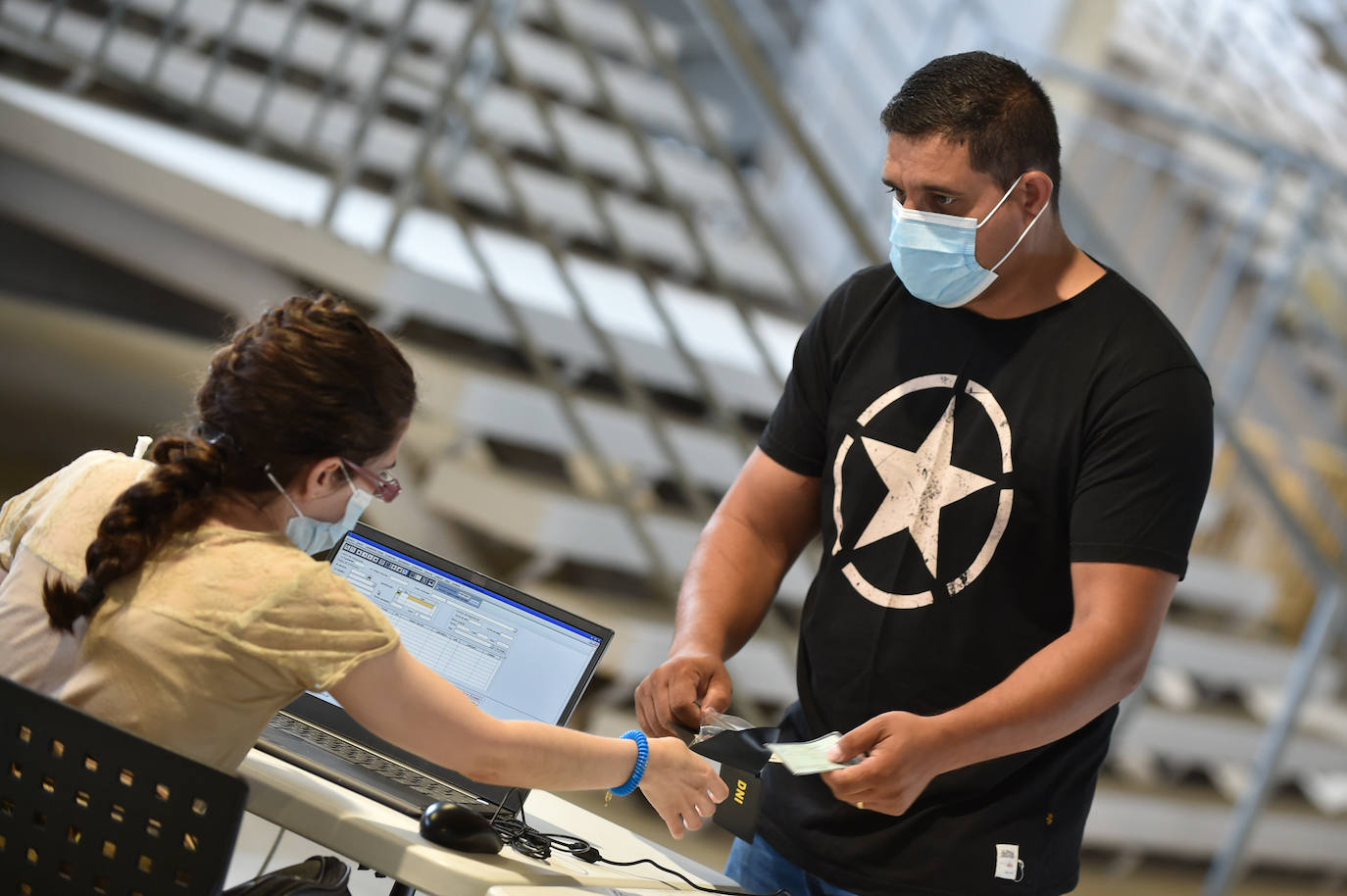 Fotos: Vacuna para los trabajadores del campo en el Enrique Roca