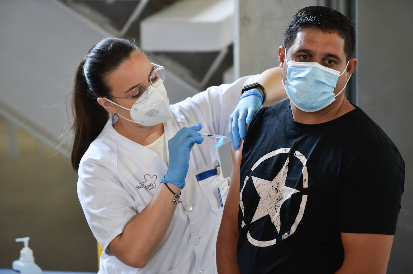 Fotos: Vacuna para los trabajadores del campo en el Enrique Roca