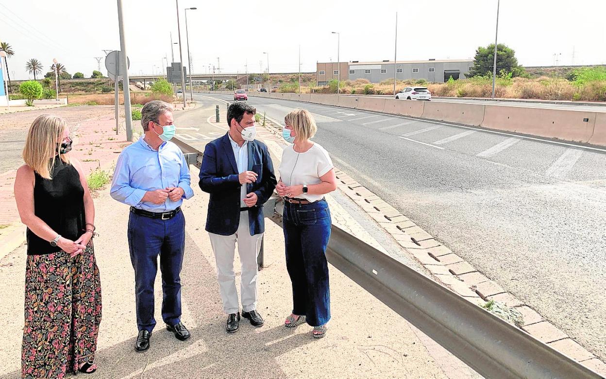 Díez de Revenga y Arroyo, ayer, en la presentación del plan para mejorar la seguridad de las carreteras. 