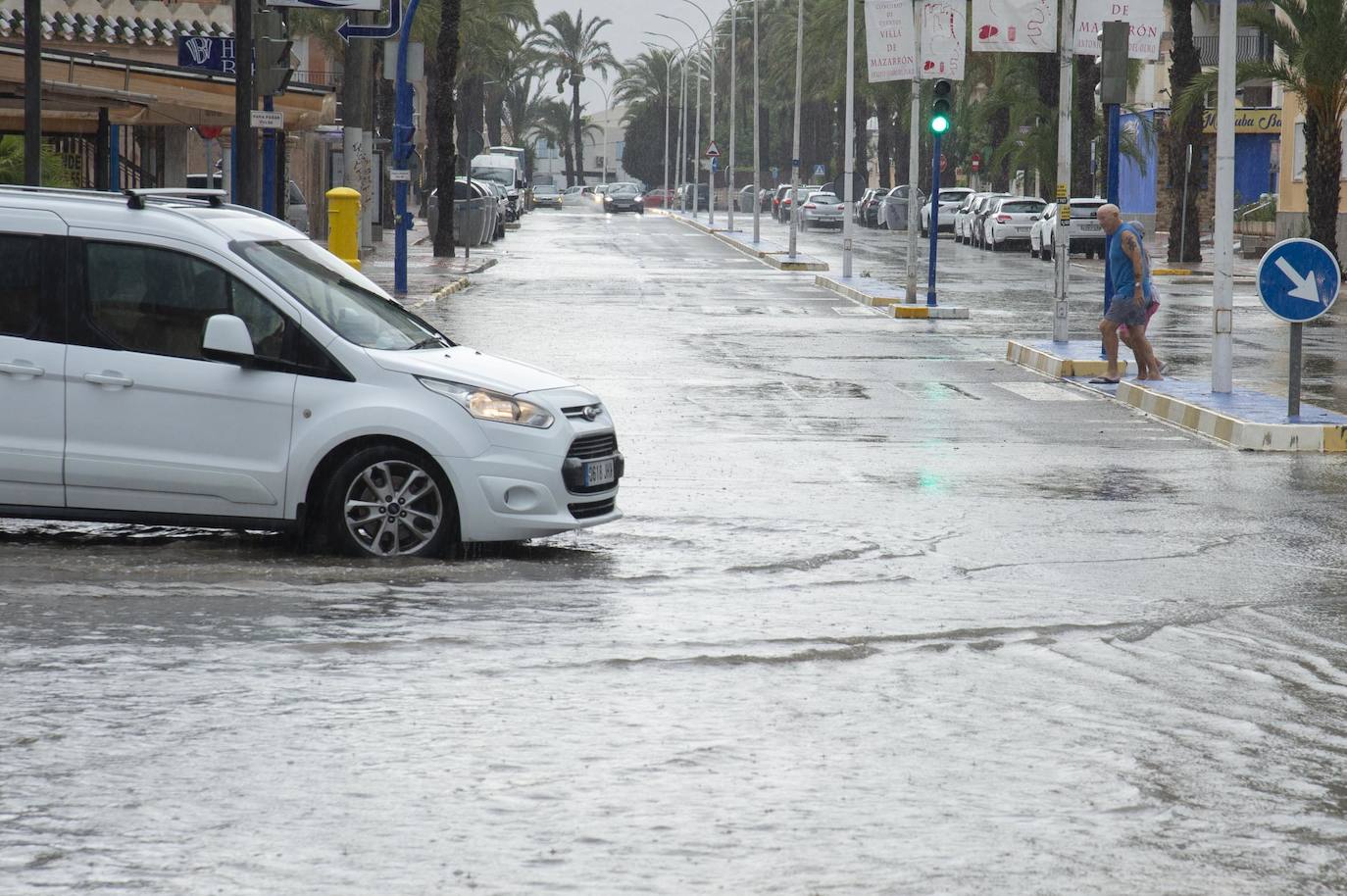 Calles inundadas en Mazarrón por la lluvia, este lunes.