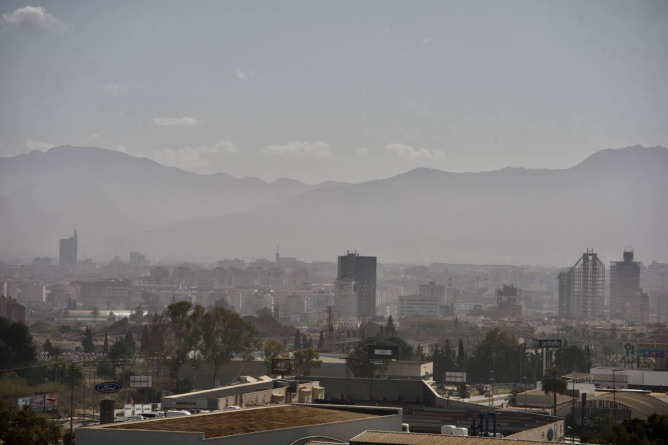 Imagen de archivo de una nube de polvo que cubre el municipio de Murcia.