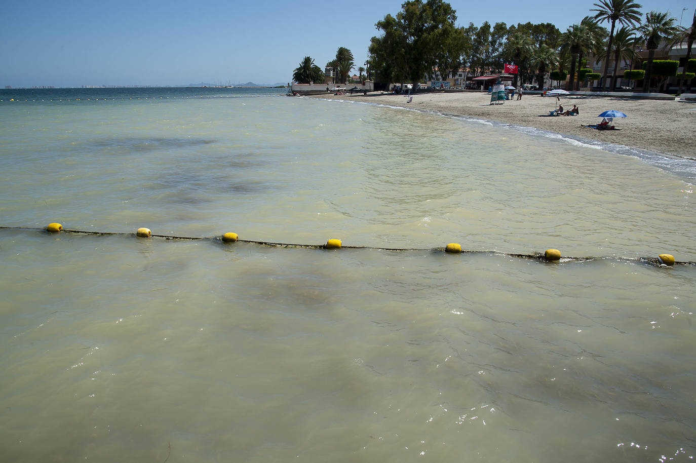Fotos: La rotura de una tubería en San Javier provoca un vertido de agua dulce al Mar Menor