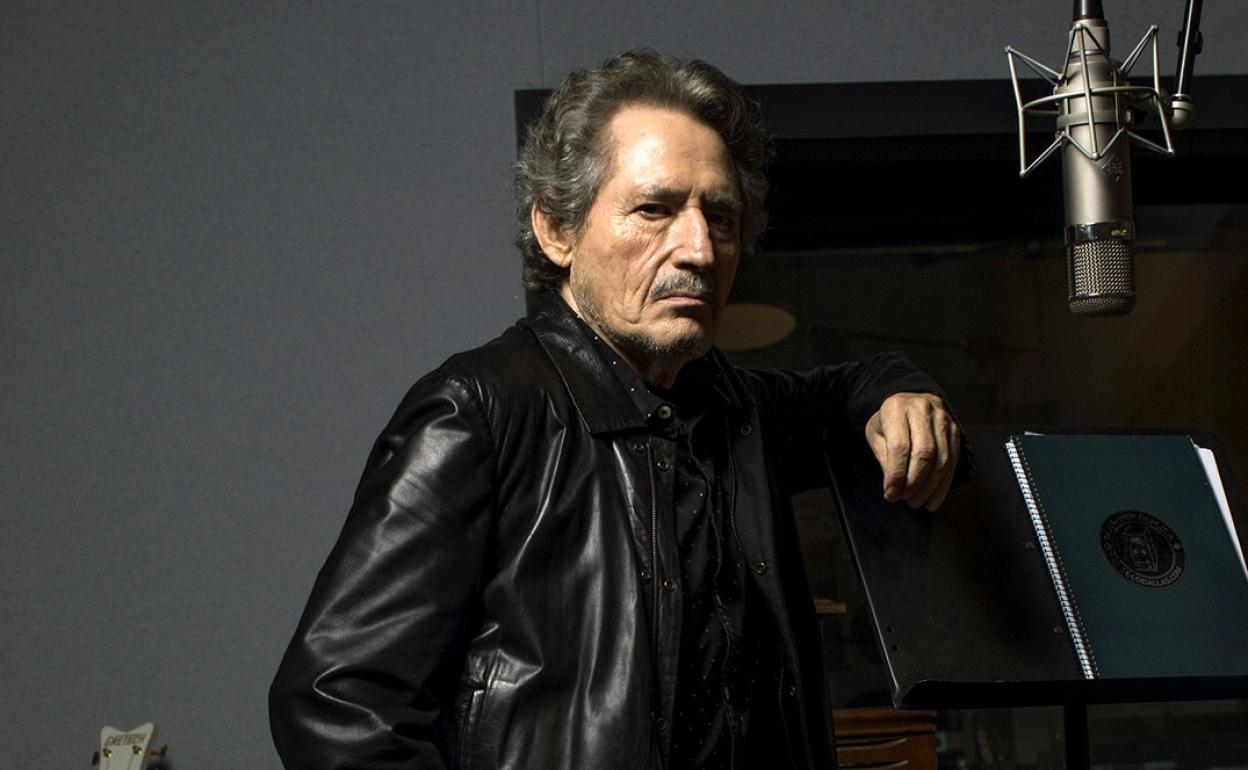 Miguel Ríos fue galardonado con el Grammy Latino a la Excelencia y en reconocimiento a su carrera en 2013.