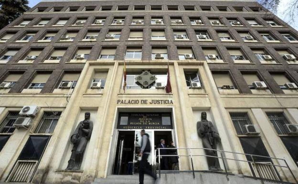 La Audiencia avala las informaciones de LA VERDAD sobre el jefe del Consejo de la Transparencia