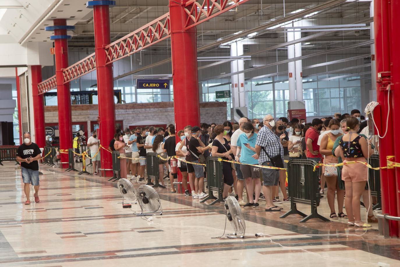 Fotos: Comienza la vacunación a los jóvenes de 12 a 19 años en Cartagena