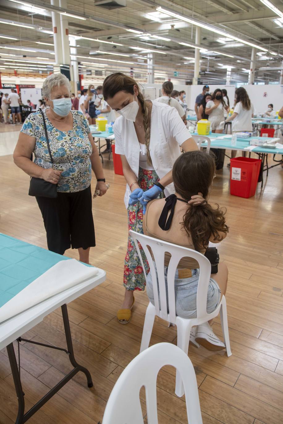 Fotos: Comienza la vacunación a los jóvenes de 12 a 19 años en Cartagena