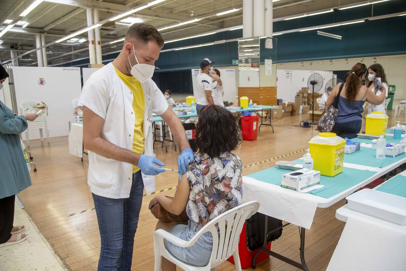 Fotos: Comienza la vacunación a los jóvenes de 12 a 19 años en Cartagena