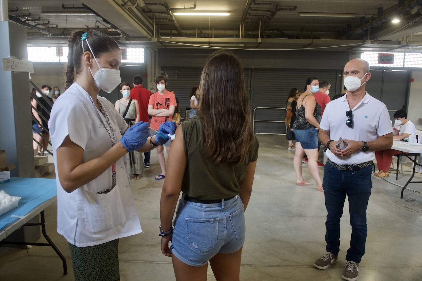 Fotos: Vacunación a los jóvenes de 12 a 19 años este lunes en Murcia