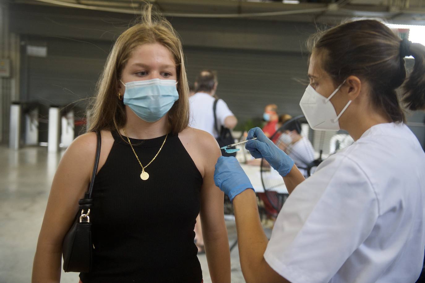 Fotos: Vacunación a los jóvenes de 12 a 19 años este lunes en Murcia