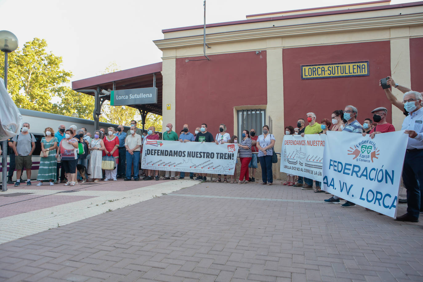 Fotos: Protesta en Lorca contra el cierre de la línea de Cercanías Murcia-Águilas