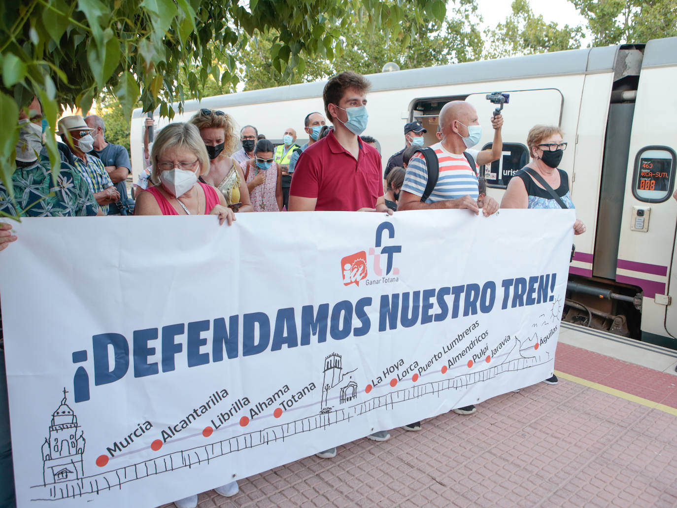 Fotos: Protesta en Lorca contra el cierre de la línea de Cercanías Murcia-Águilas