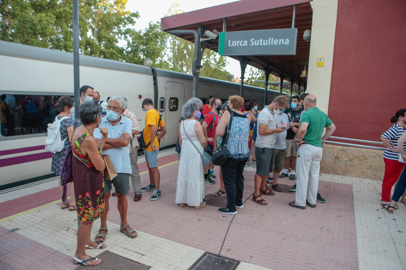 Fotos: Protesta en Lorca contra el cierre de la línea de Cercanías Murcia-Águilas