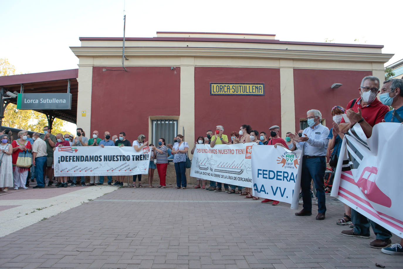 Fotos: Protesta en Lorca contra el cierre de la línea de Cercanías Murcia-Águilas
