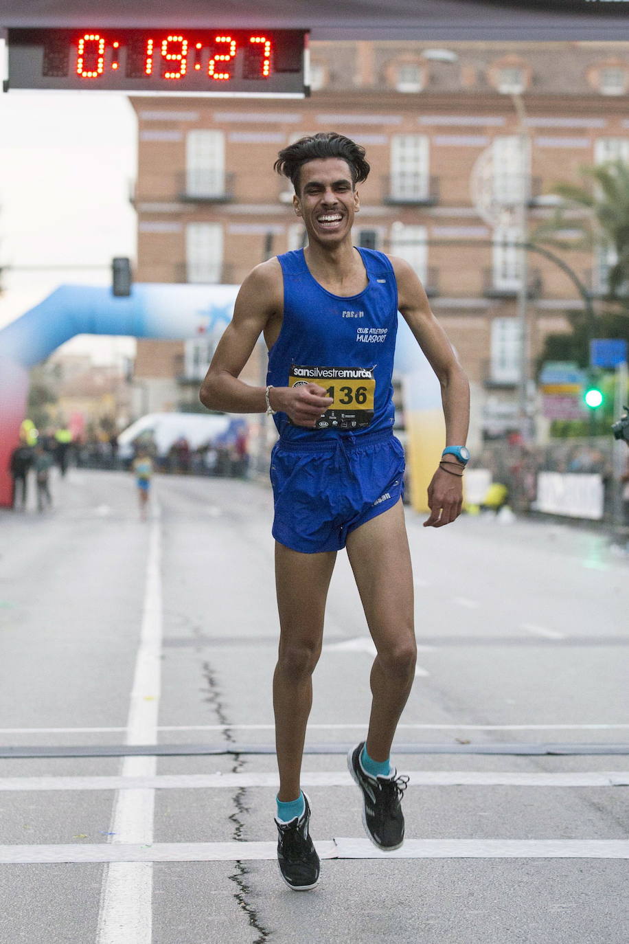 Katir gana la San Silvestre murciana en 2015. 