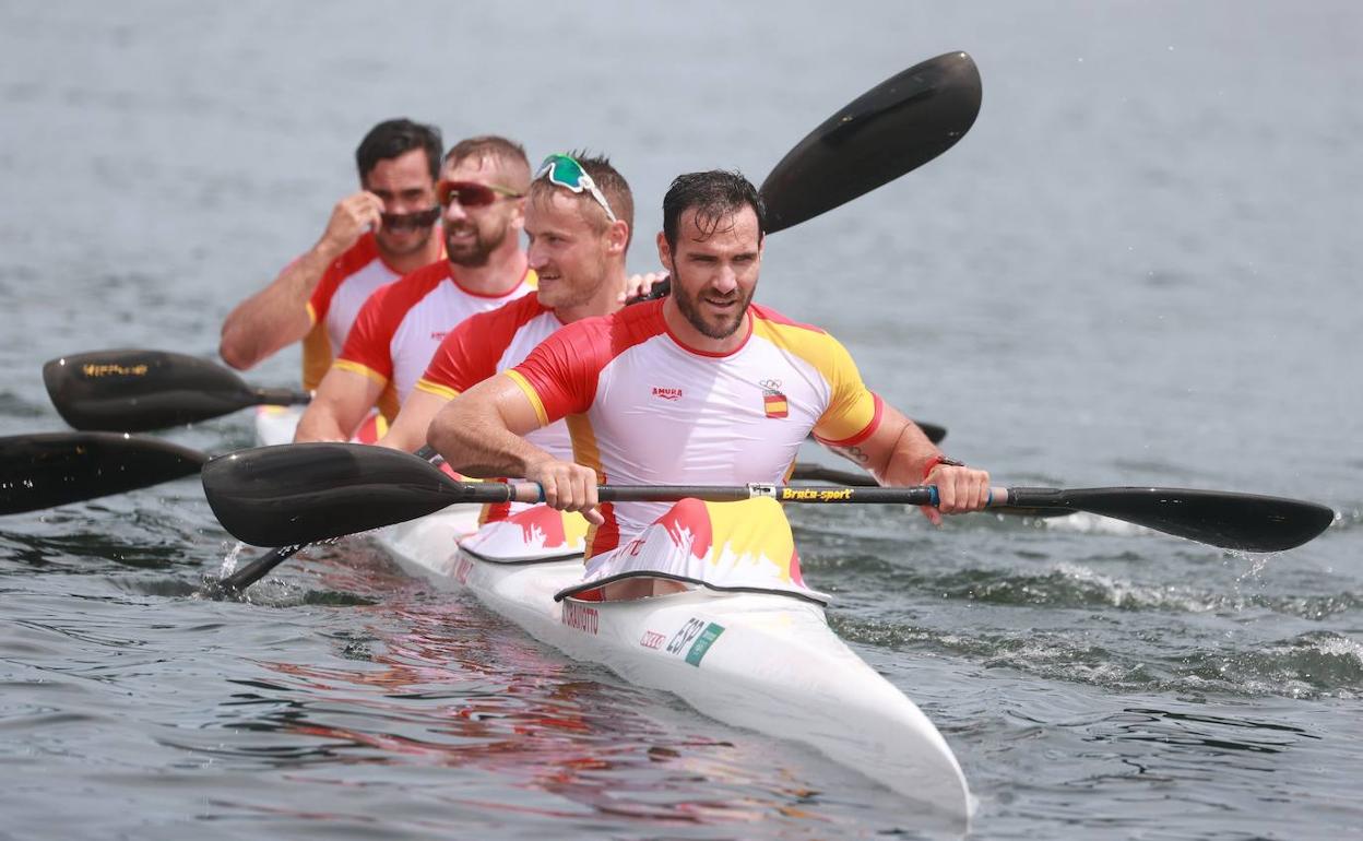 Los integrantes del K4, felices tras conseguir la plata.