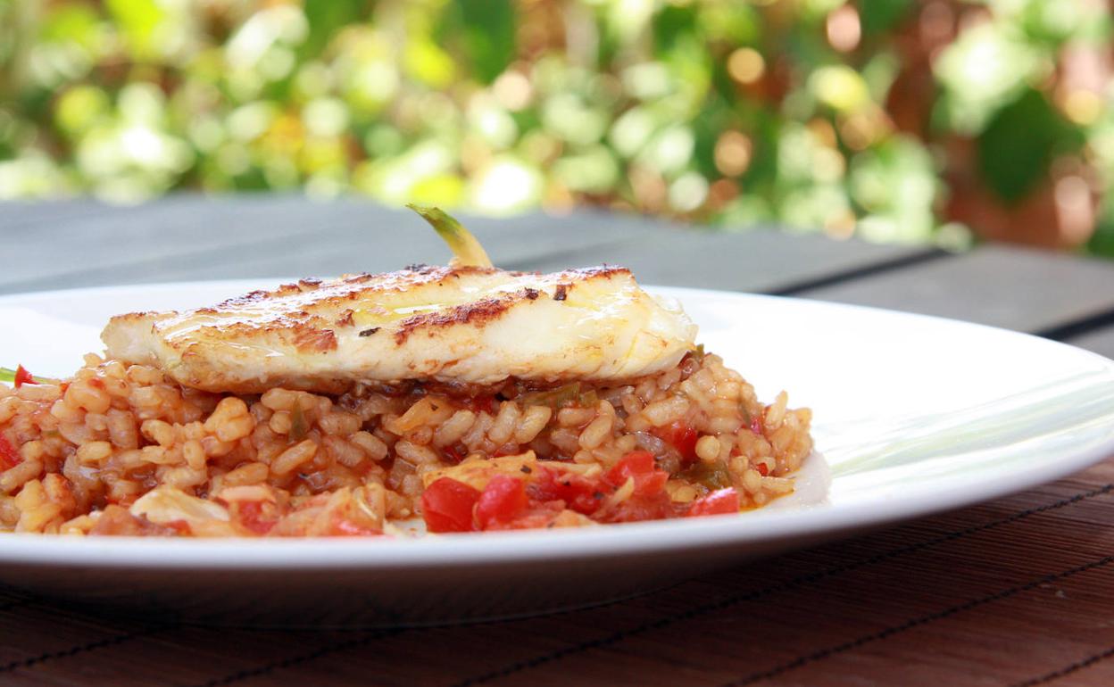 Rape sobre arroz meloso. 