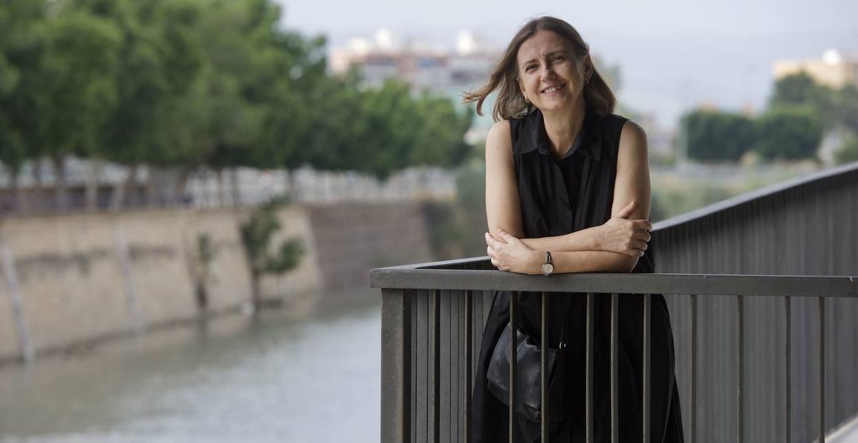 Francisca Pérez Carreño, decana de la Facultad de Filosofía de la UMU, fotografiada hace unos días en Murcia. 