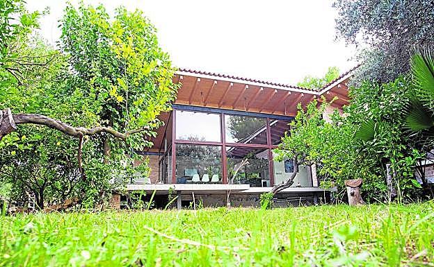 Imagen principal - Fusión de interior y exterior en la huerta