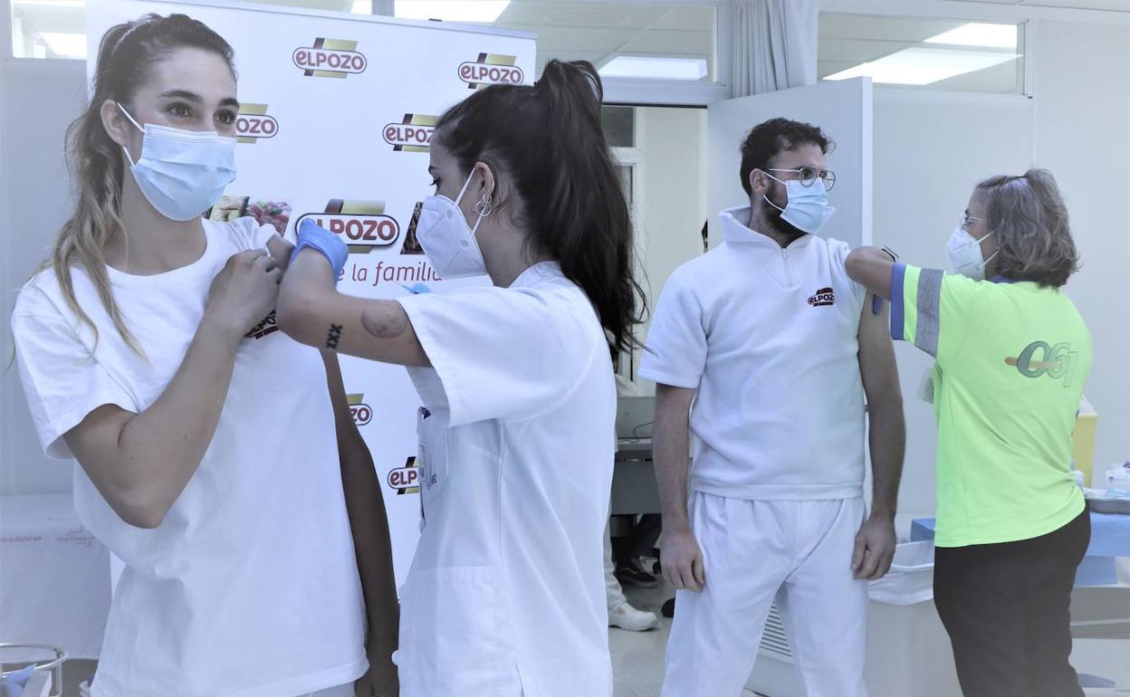 Vacunación a trabajadores de ElPozo Alimentación.