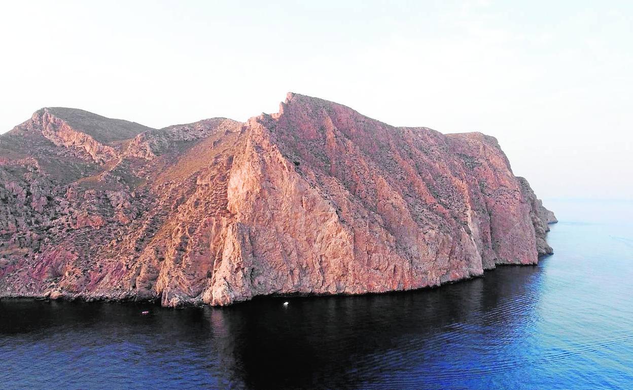 Imagen aérea de Cabo Cope desde el mar.