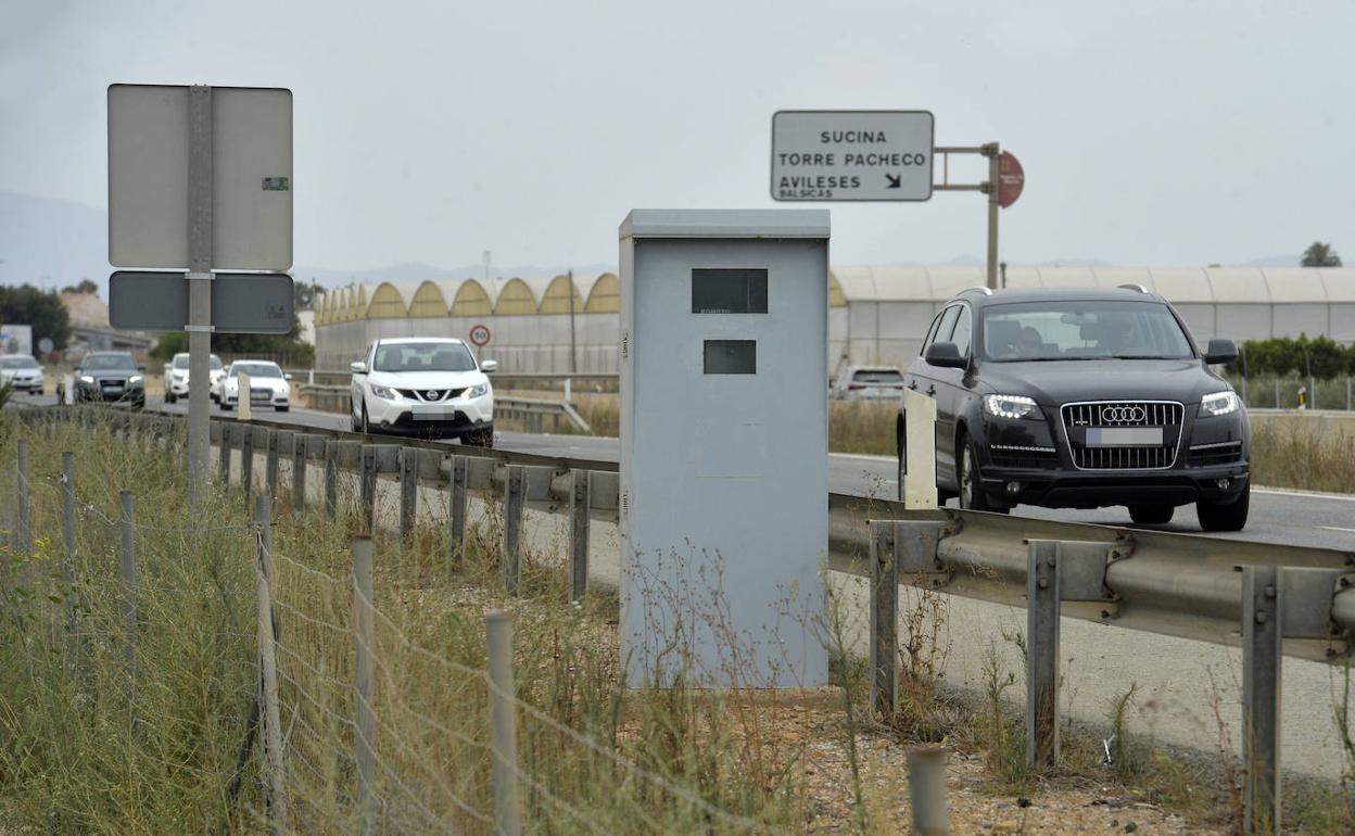 El radar situado en el kilómetro 17 de la RM-19, la vía rápida del Mar Menor, fue el año pasado el sexto de España que más multó.